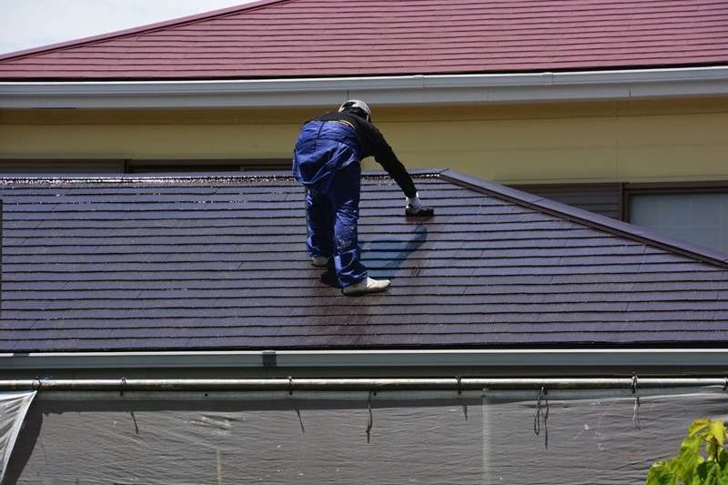 外壁・屋根・ベランダと建物の外装部分への塗装・防水工事を担う